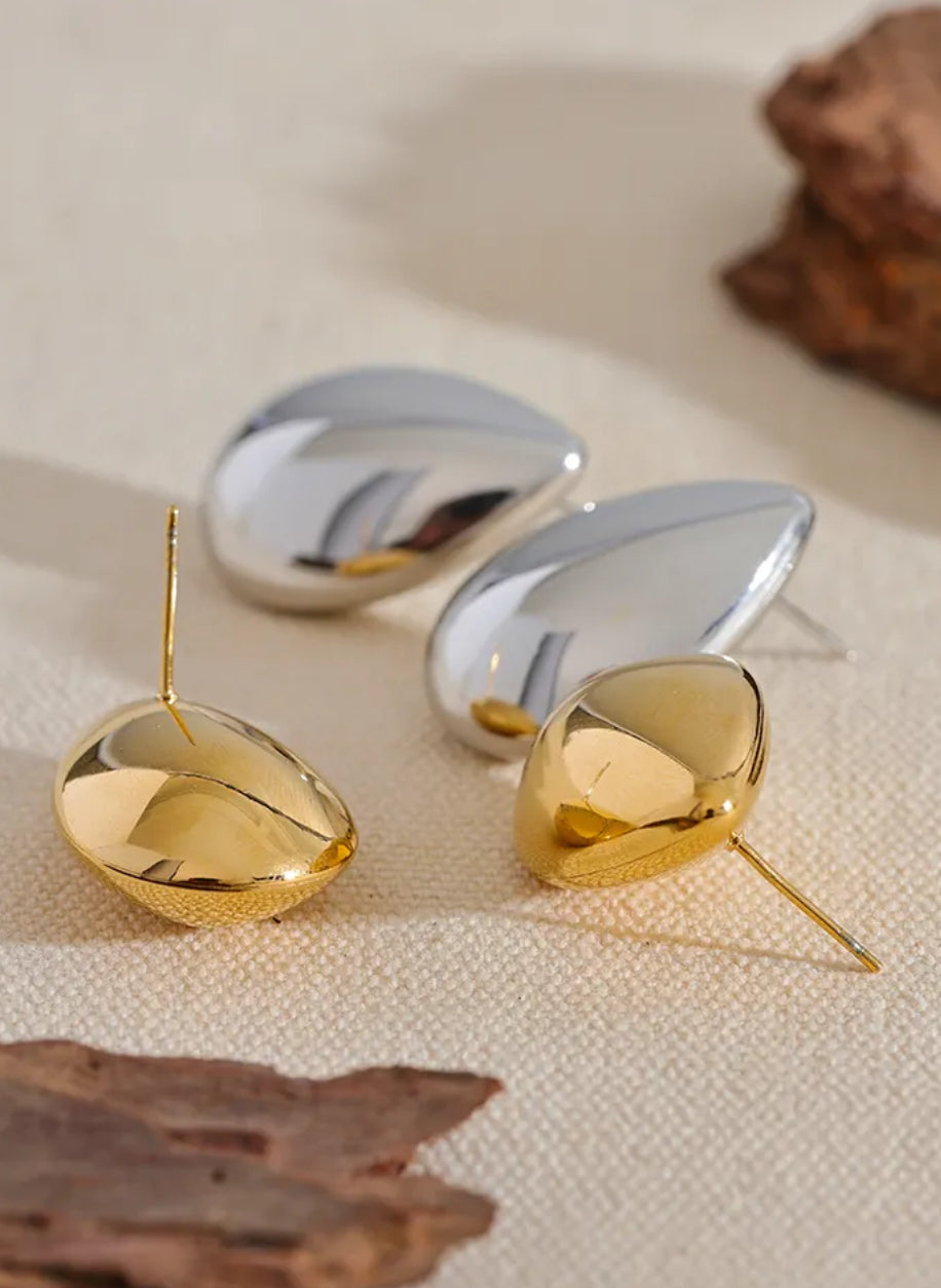 Almond Stud