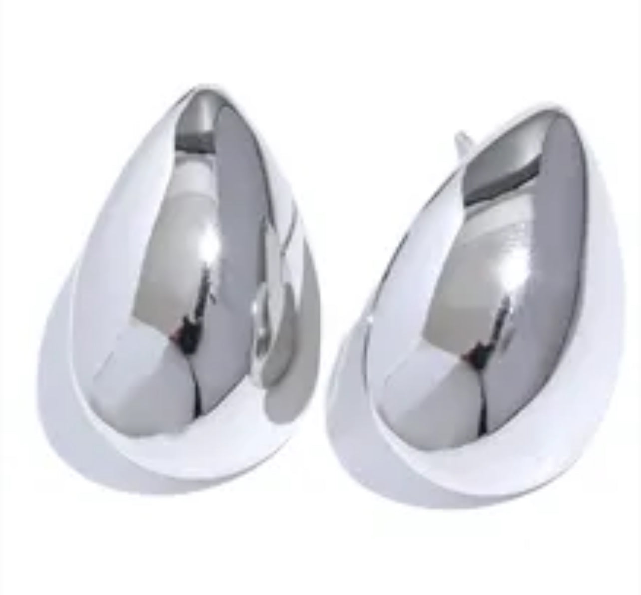 Almond Stud